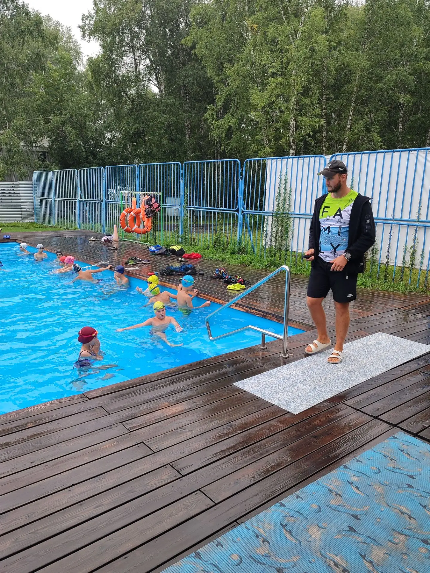 🏊‍♂️ Наши пловцы сейчас на учебно-тренировочных сборах в Новосибирске — санаторно-оздоровительном ц