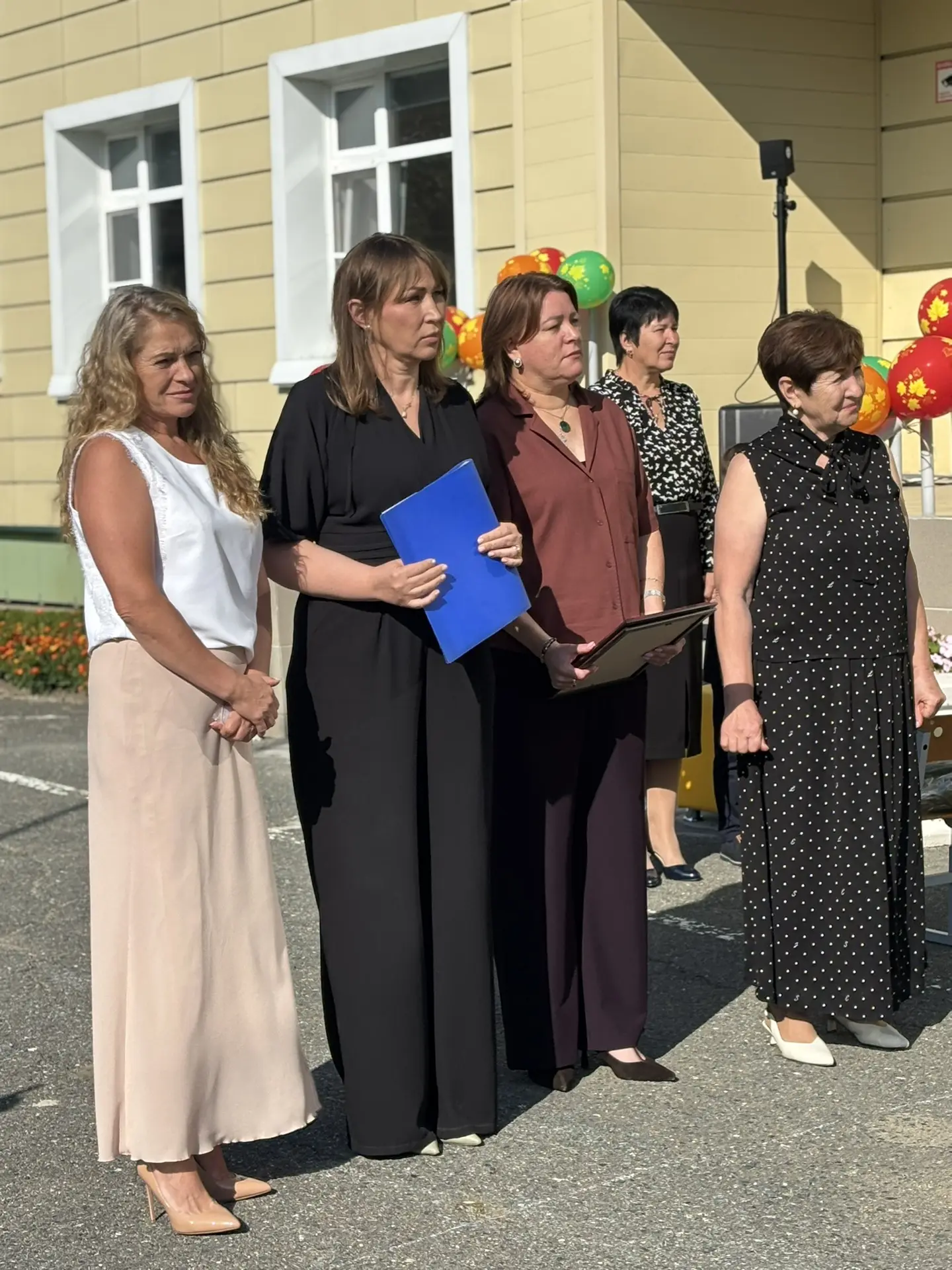 С праздником, дорогие друзья! С Днём знаний! 🎒📚