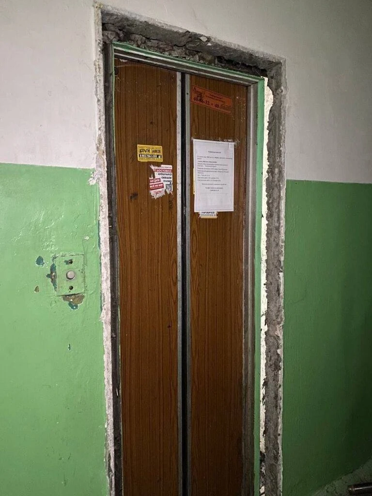 Жители дома на Самарской сдали старые лифты в металлолом и купили детям космический кор...