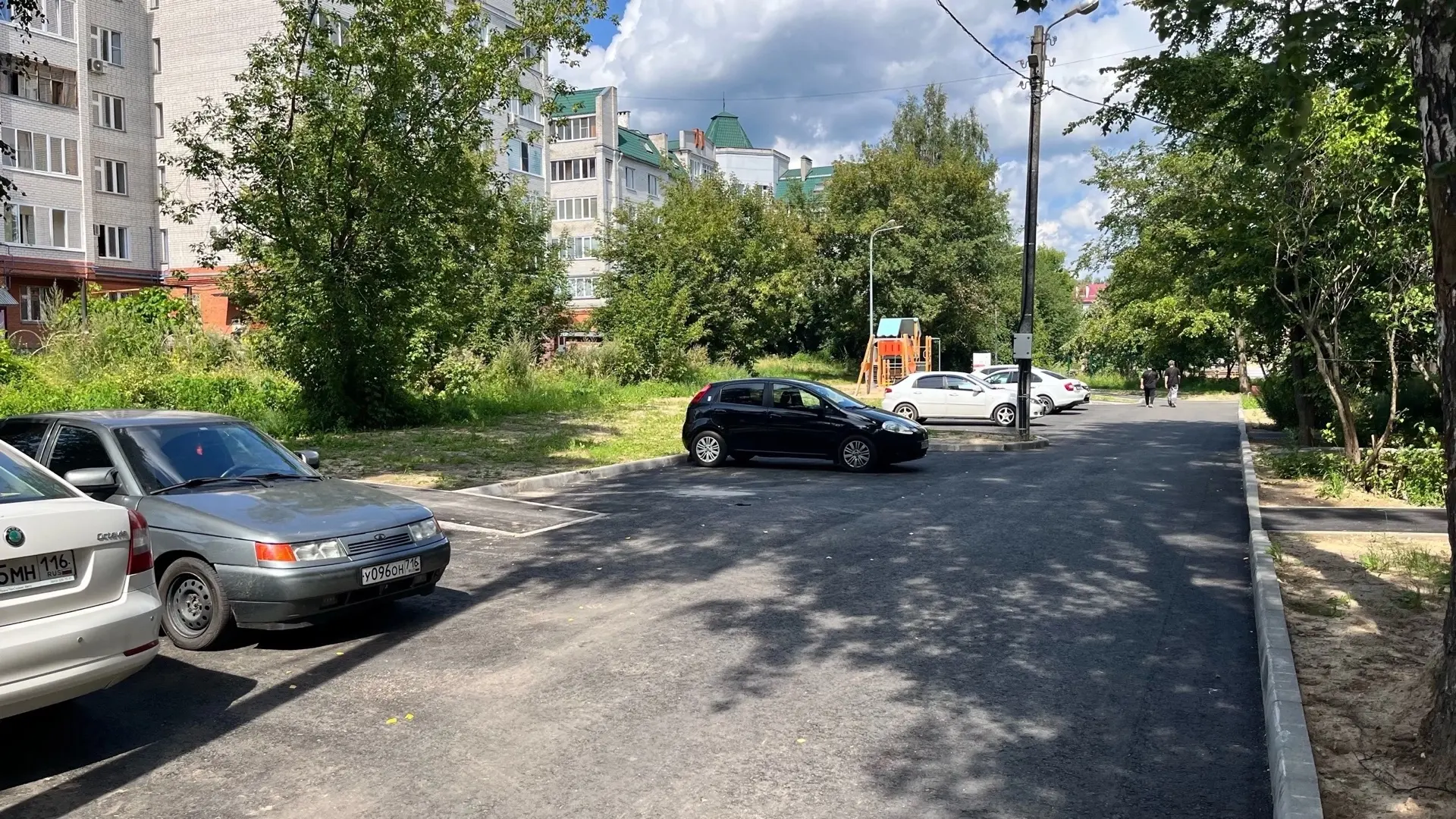 В кадре: двор по улице Космонавтов, 3