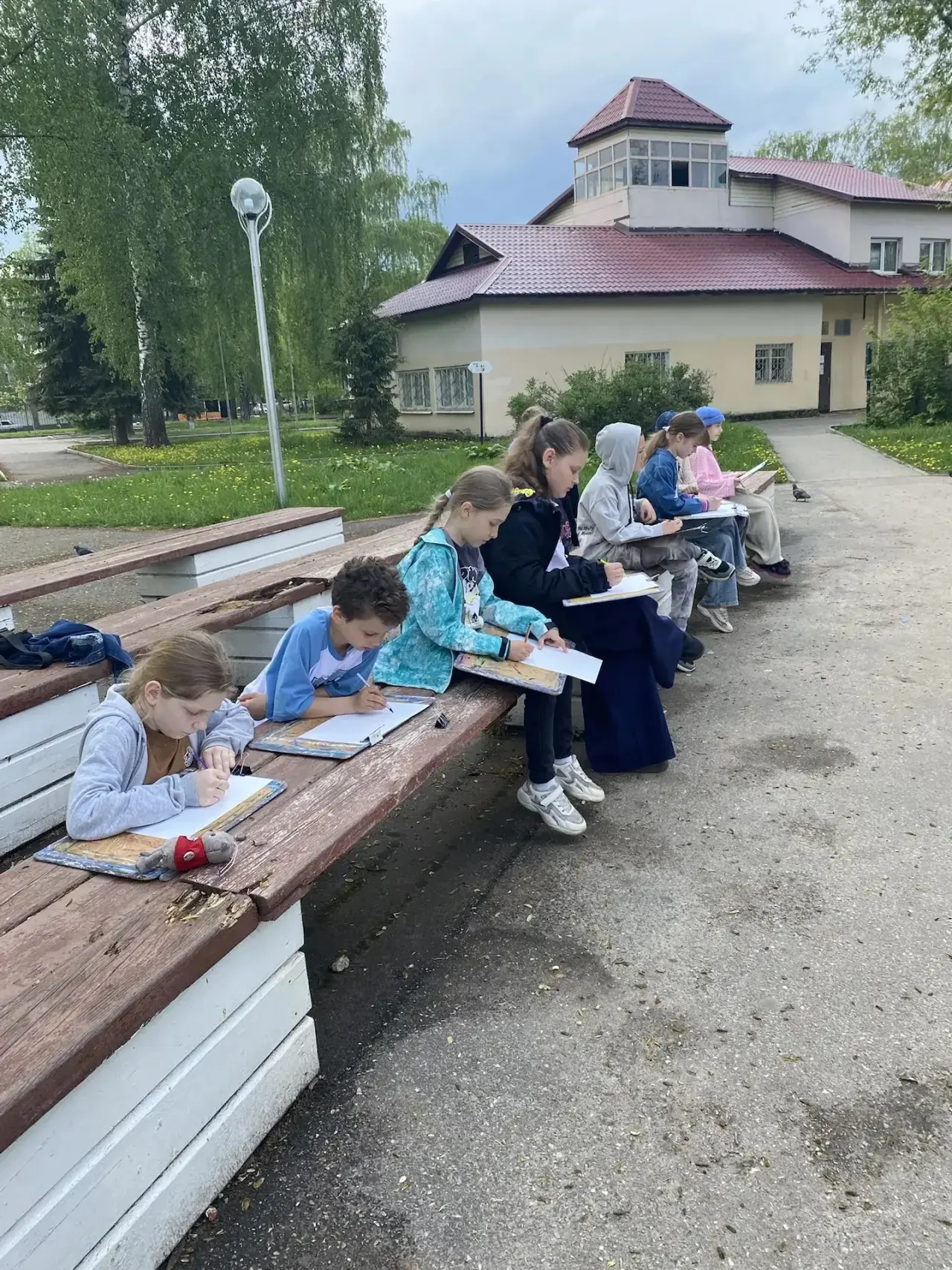 🎨 Пленэр юных художников.

Воспитанники изостудии «Ластик» (рук-ль Е.В. Киселева) отправились на св