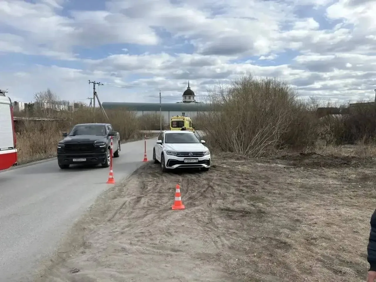 Тюменец отвлёкся на поиски телефона и сбил подростка.