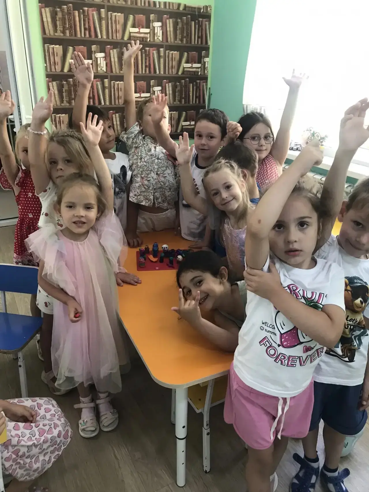 Лепка в средней группе-увлекательное и любимое занятие для ребят ! Они с большим удовольствием лепят