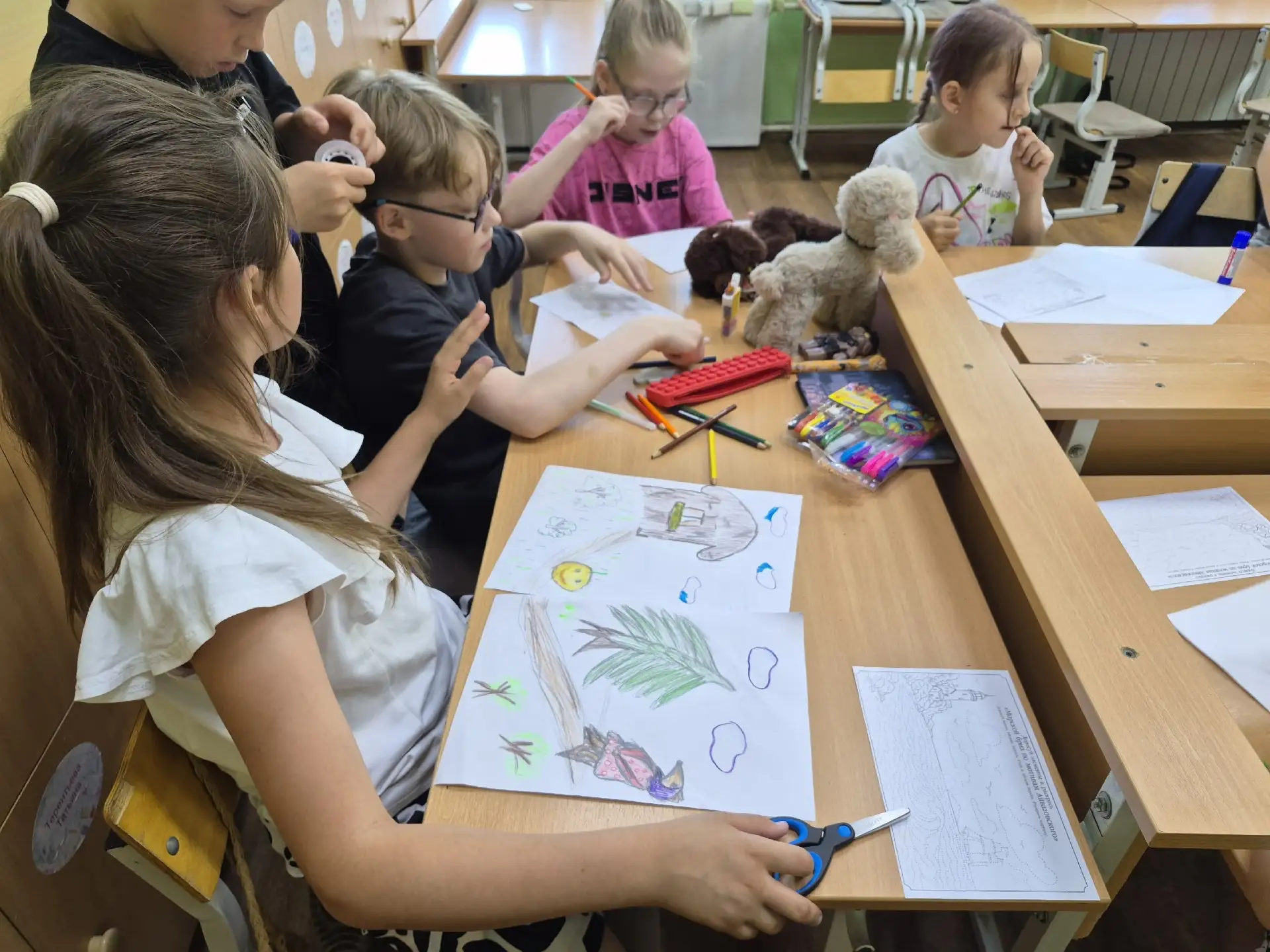 ☀️ День в пришкольном лагере: 15 июня — ярко, познавательно и весело! ☀️

Сегодняшний день в нашем л