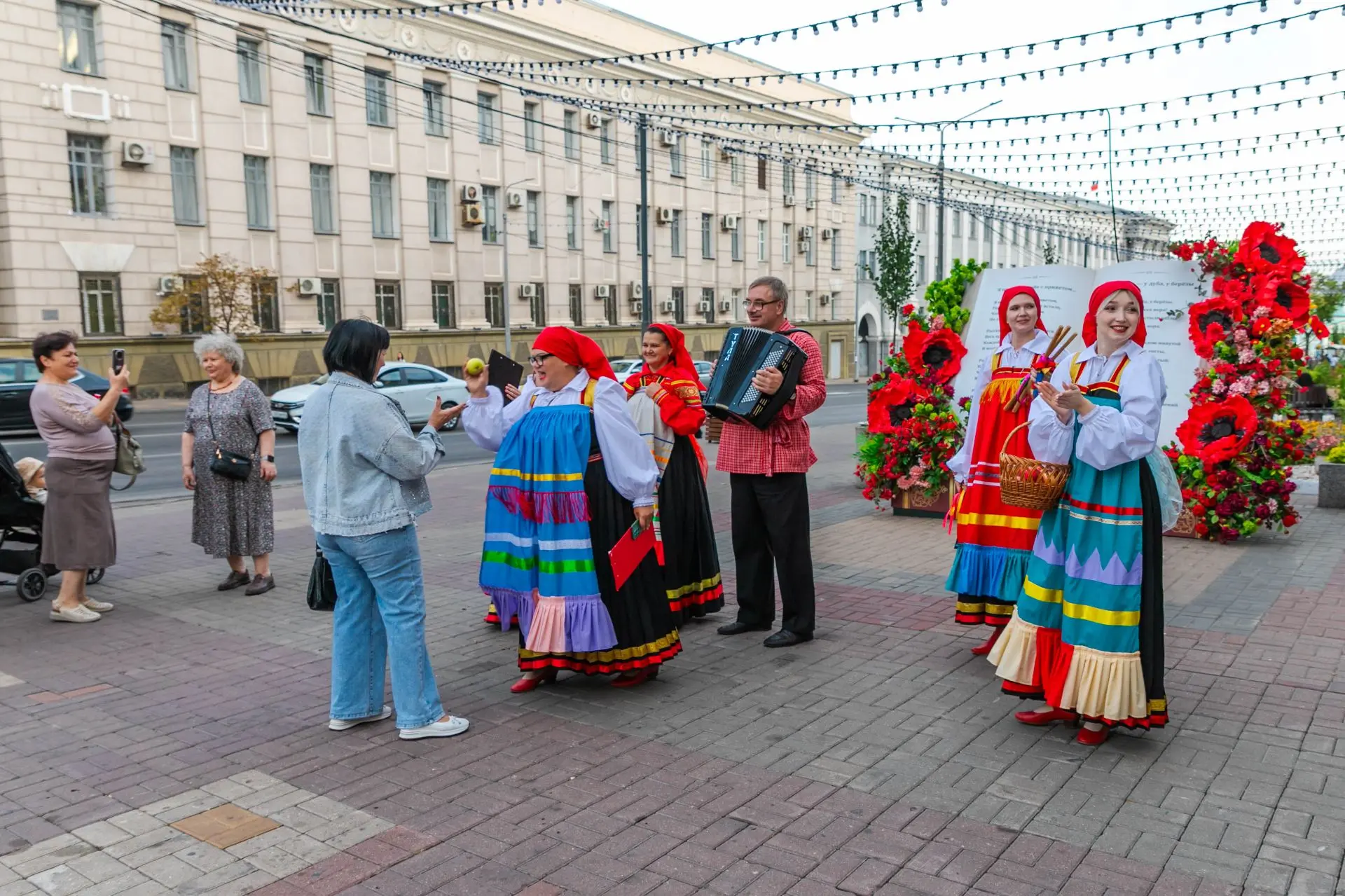 Сегодня главная улица нашего города наполнилась особенным ароматом — сладким, медовым, ...