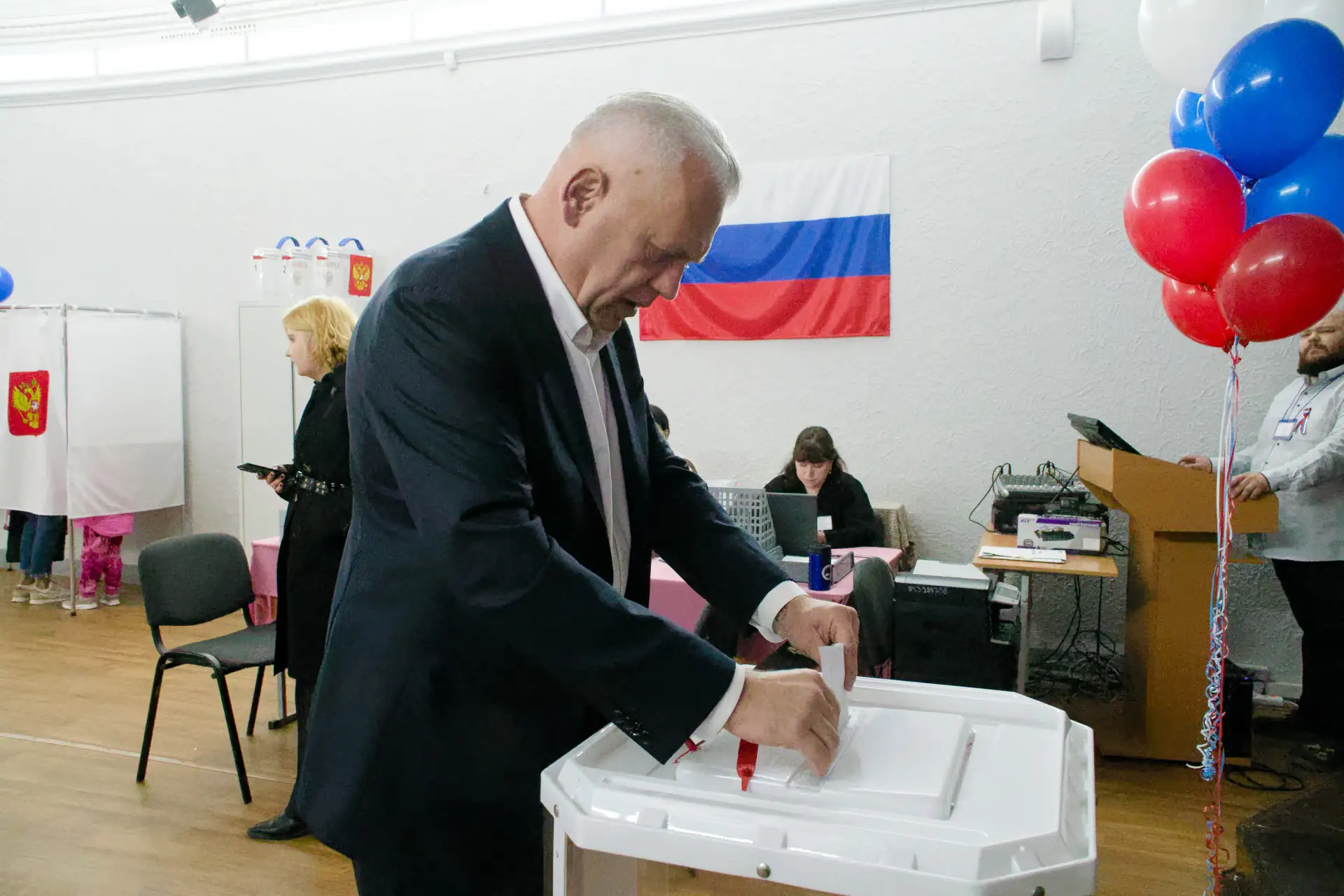 🇷🇺Первый день голосования: депутаты горсобрания подают пример землякам