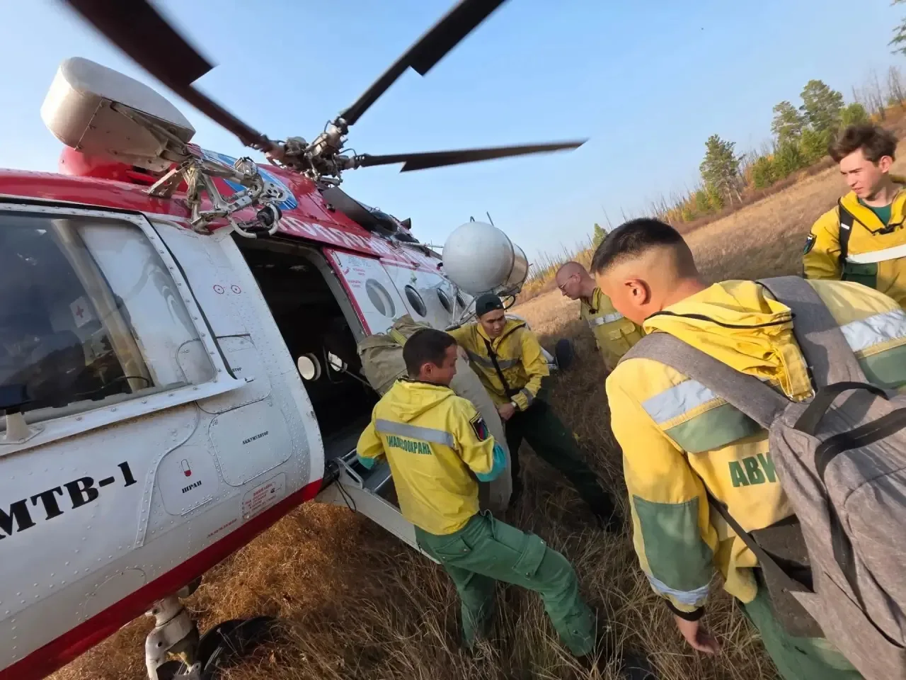 ✈️🔥 Авиалесоохрана ведет локализацию пожаров в Хангаласском районе