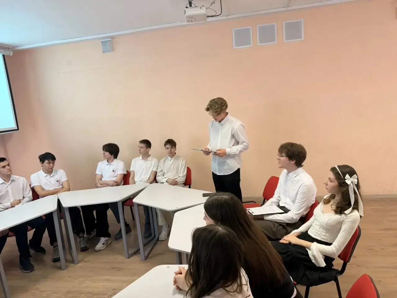 📽️«Что он искал? Совесть.»  🤝Сегодня, для учащихся 10-11 классов МОУ СШ № 101, прошел Круглый стол «