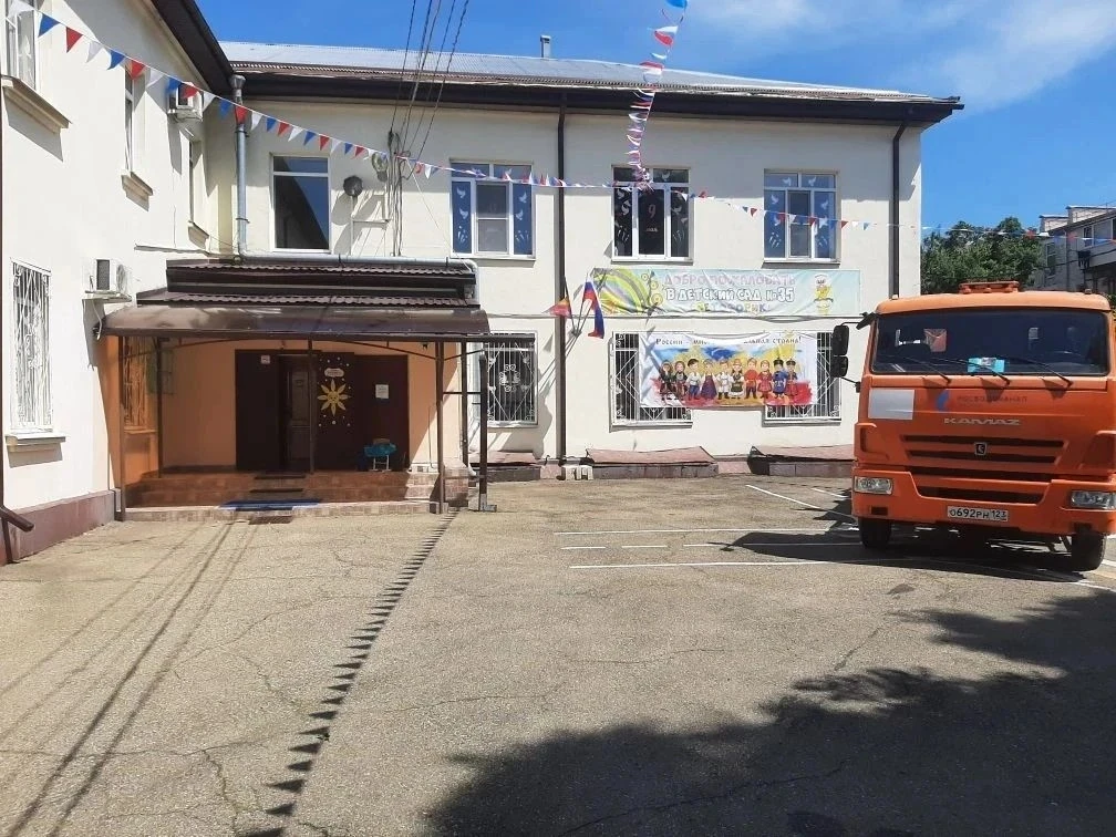 🤝💼Специалисты водоканала помогают школам и детским садам Краснодара справиться с подт...
