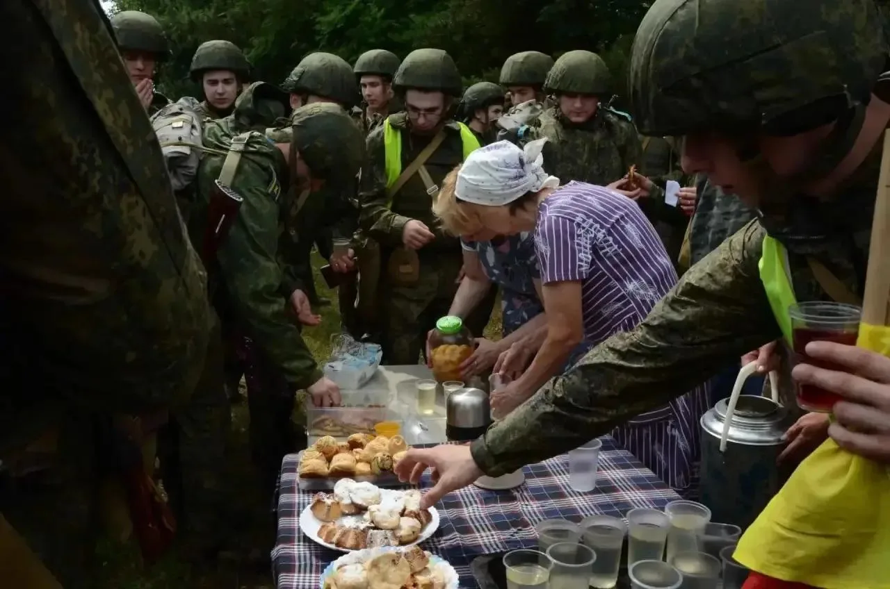 В Тверской области курсанты и офицеры совершили 15-километровый марш-бросок.

22 июня 2026 года в Тв