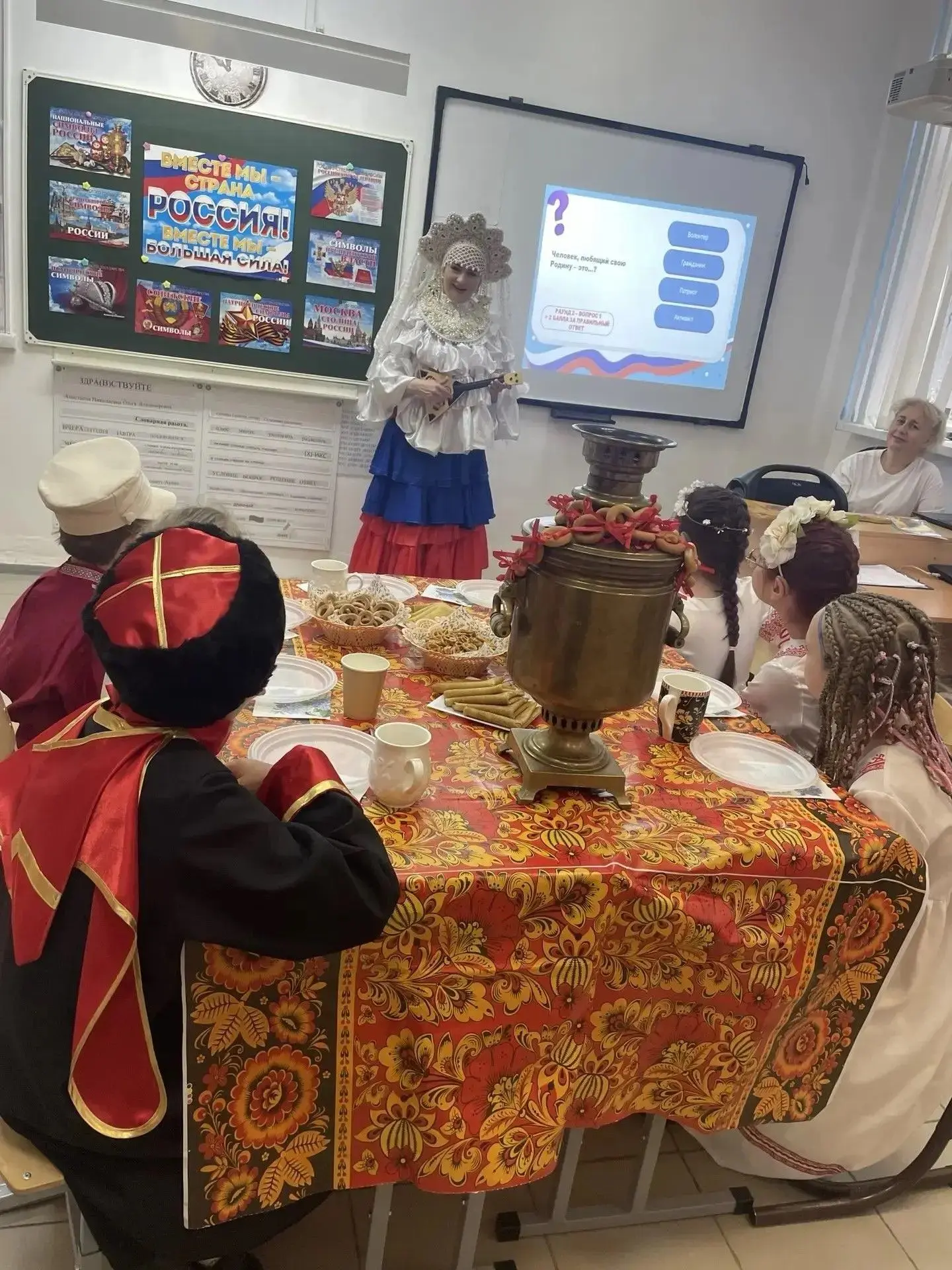 🇷🇺Знать, гордиться, уметь: День России в стенах нашей школы
🌏День России — это праздник каждого, 