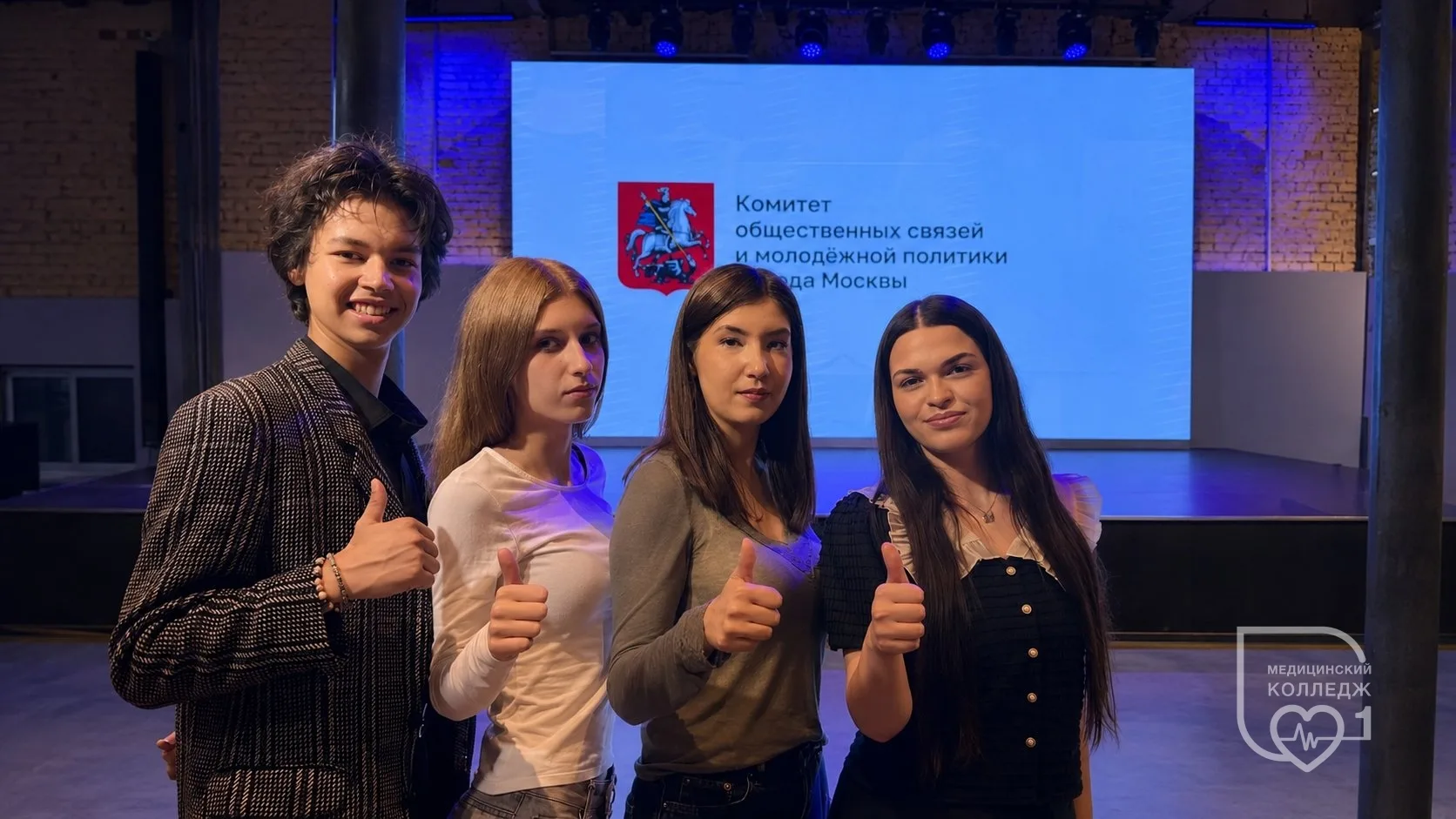 👍Сильная команда начинается с доверия

Айдай Эркебаева, Хадижа Атакишиева, Алёна Галимова, Дарья Ар