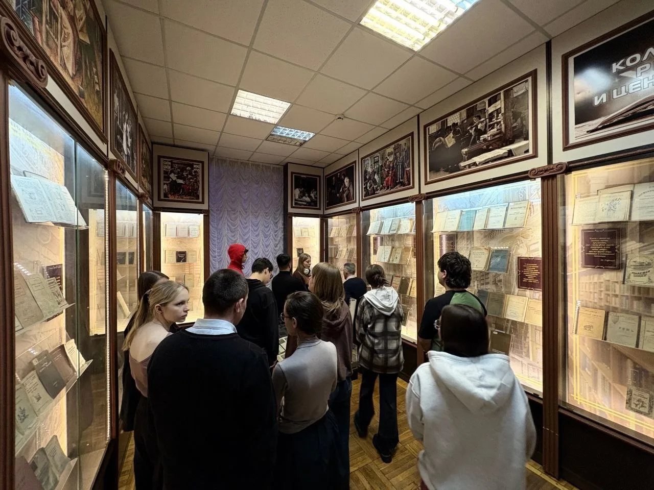 🏛️Где бьется сердце университета: студенты БТиВМ заглянули в прошлое БашГАУ   Студенты 1 курса факул