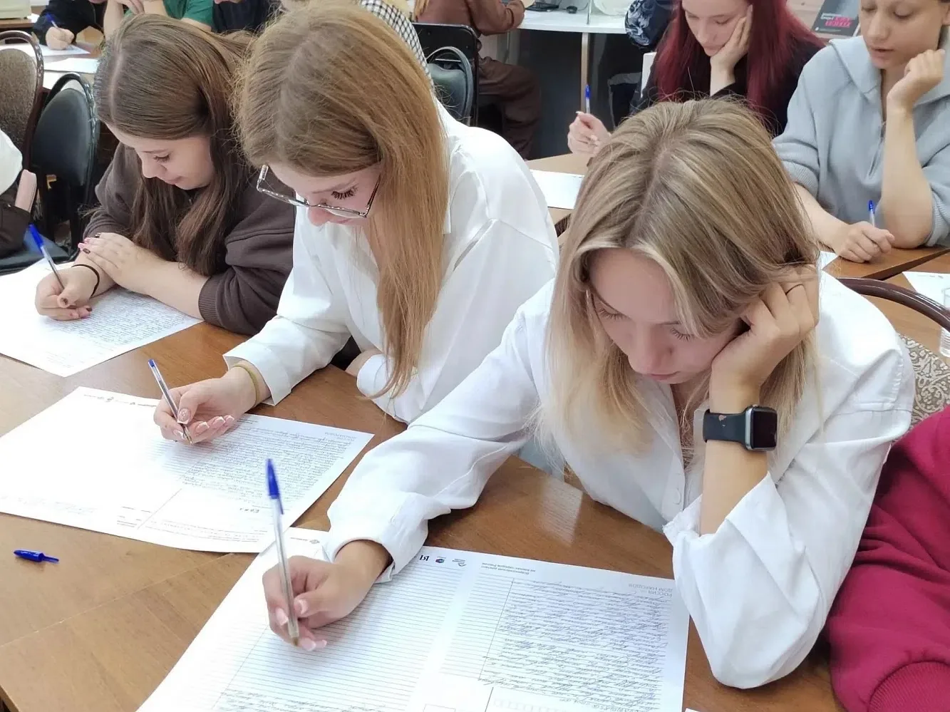 ✍ Новгородские студенты написали Всероссийский диктант «Россия — дом народов»