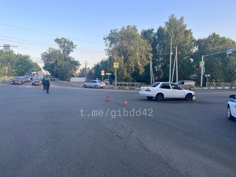 10 июня около 18:45 на регулируемом перекрёстке улиц Магнитогорской и Мурманской произошло ДТП с уча