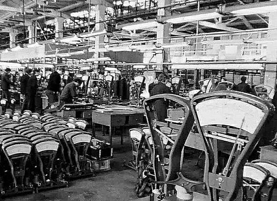 1986 год. В цехе сборки весов «Тюмень» Тюменского приборостроительного завода.