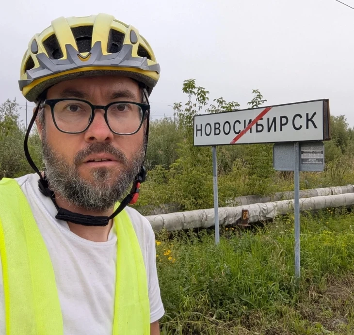 «Ветер и дождь выматывают, тяжело крутить педали»: путешественник доехал из Москвы до Н...