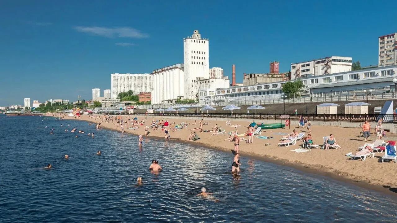 🌊 «Покорителей Волги» перевели в режим солярия: купаться запрещено