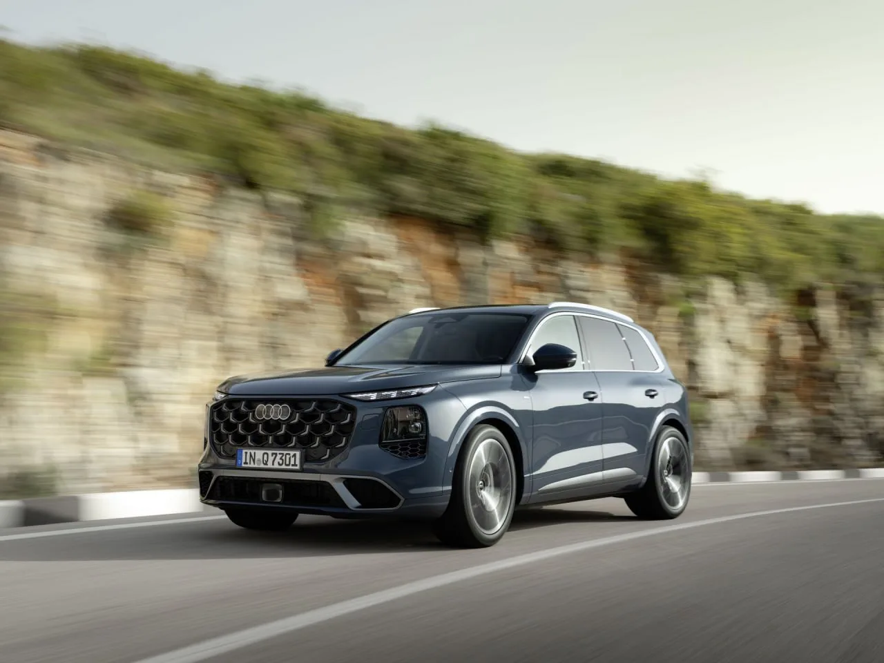 Audi показали Q7 нового поколения: в салоне авто почти полностью отказались от кнопок и...