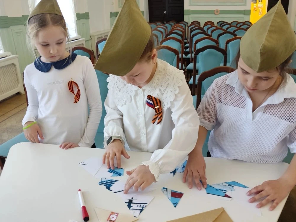 Предпраздничная неделя для учеников 3"В" класса выдалась насыщенно - интересной.  ✅ В областной детс