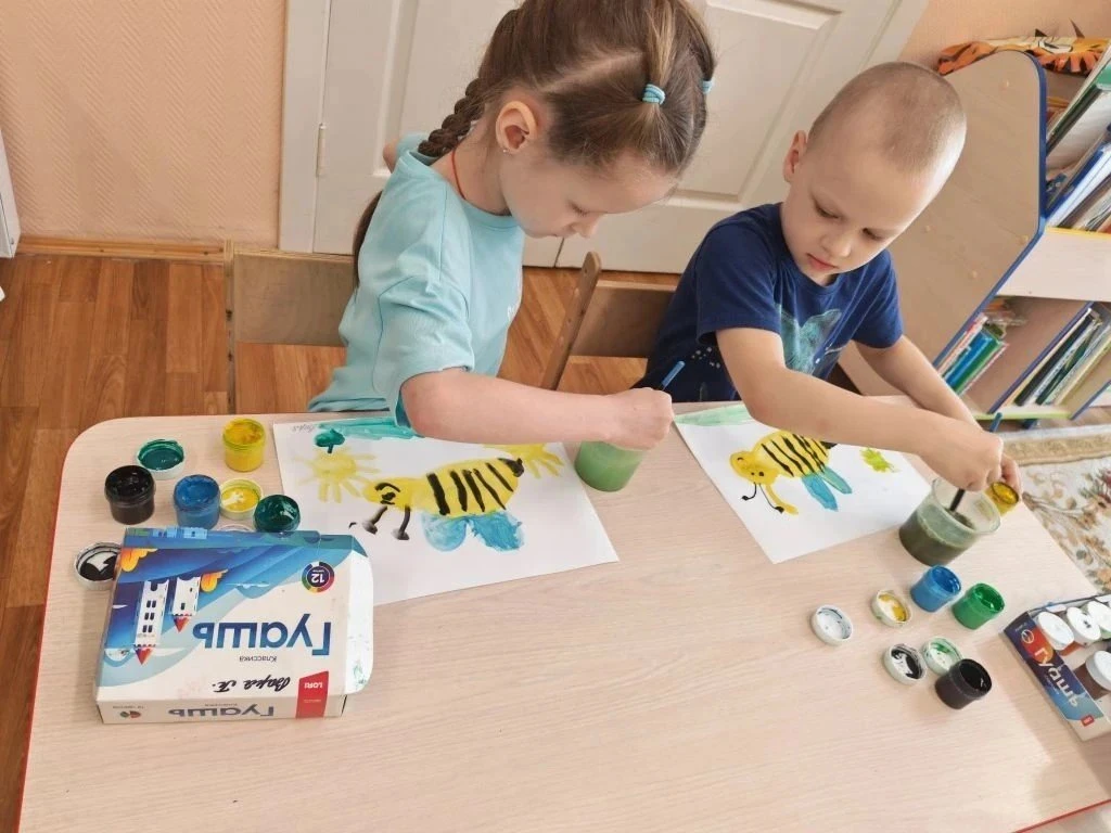 🐝 «Опасные насекомые: пчёлы» — учимся беречь природу и себя  На этой неделе наши дошколята знакомили