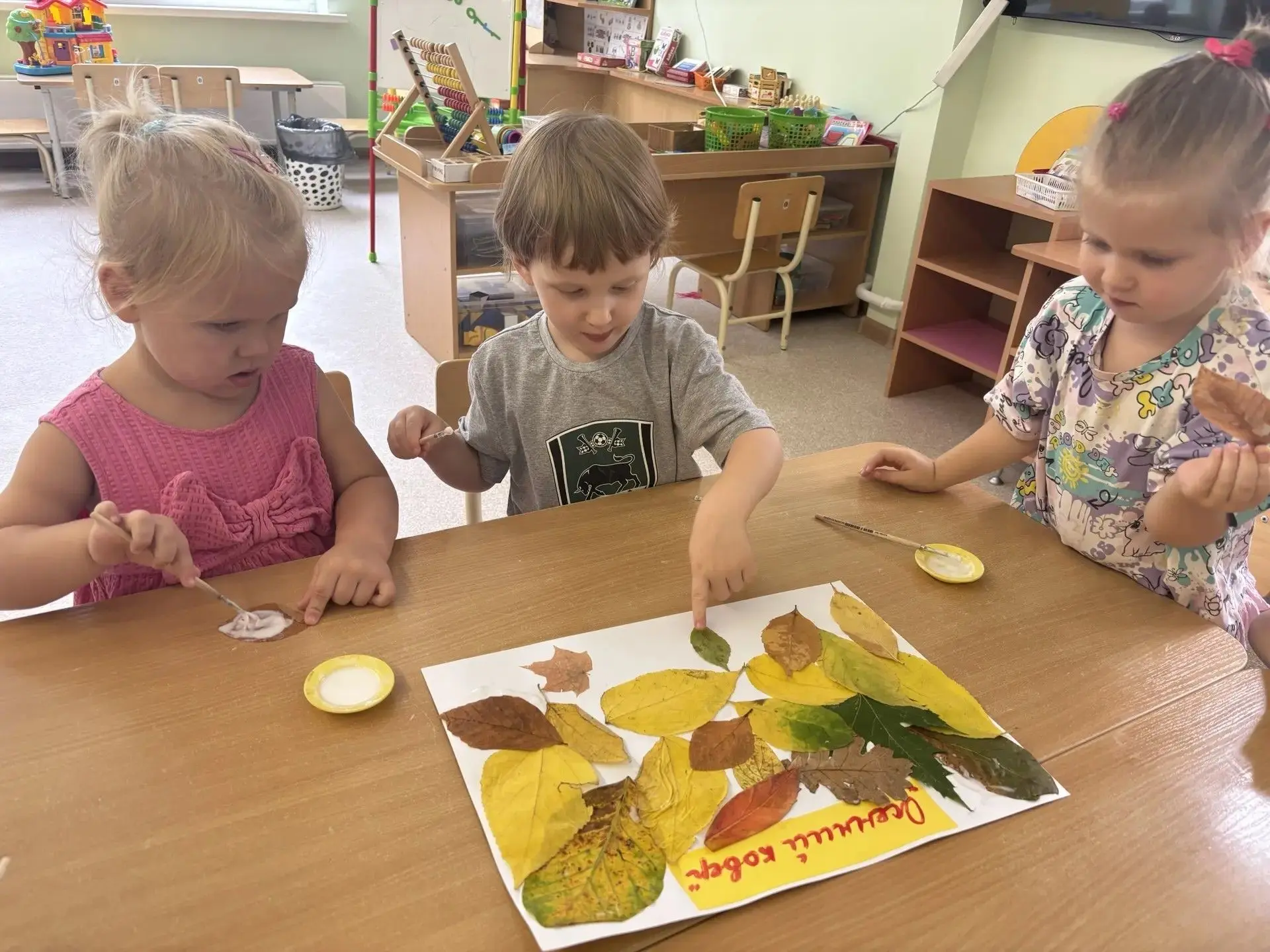 Мир, в котором мы живем  👫🌞👫 В младшей группе «Жемчужинка» прошла творческая деятель...