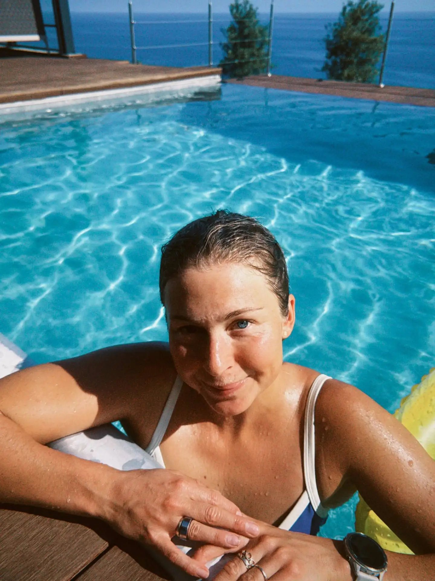 🏊🏻‍♀️👙