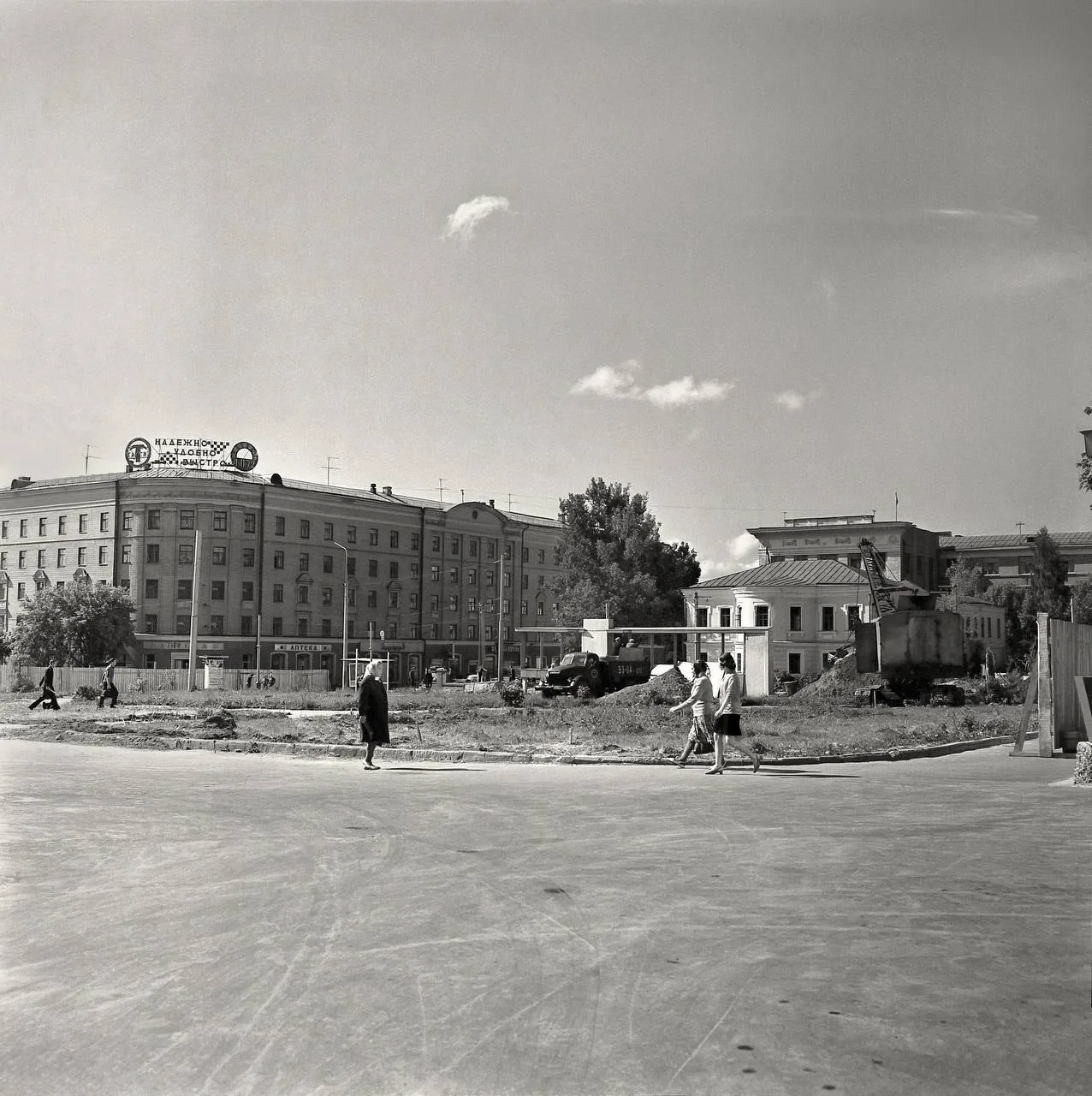 Начало строительства новой площади Ленина. 
1970 г.

📍 Брянск
👉 Подписаться
🔥 Брянск ЧП
