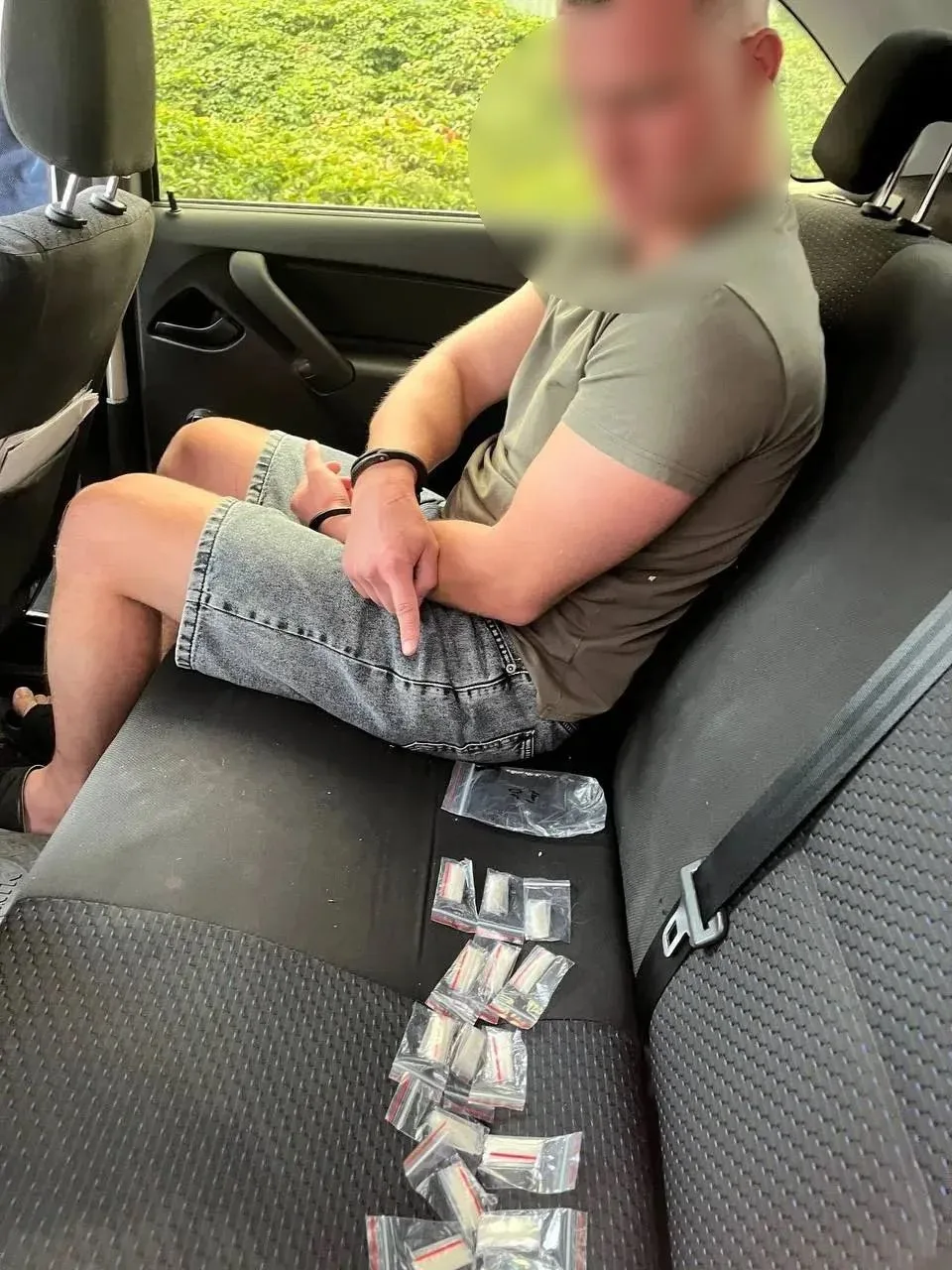 В Таганроге полицейские задержали двоих закладчиков с крупной партией наркотиков