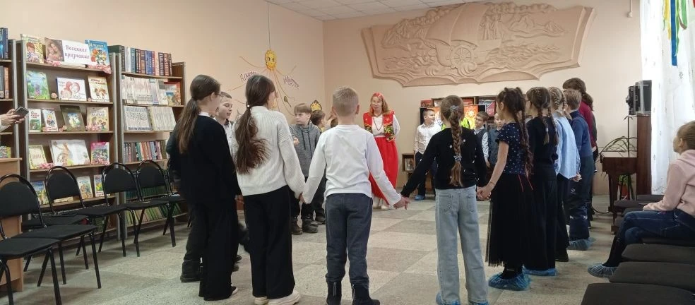 🌟Ученики 2А и 3Г классов #МОУгимназии9 вместе с классными руководителями посетили библиотеку № 17 им