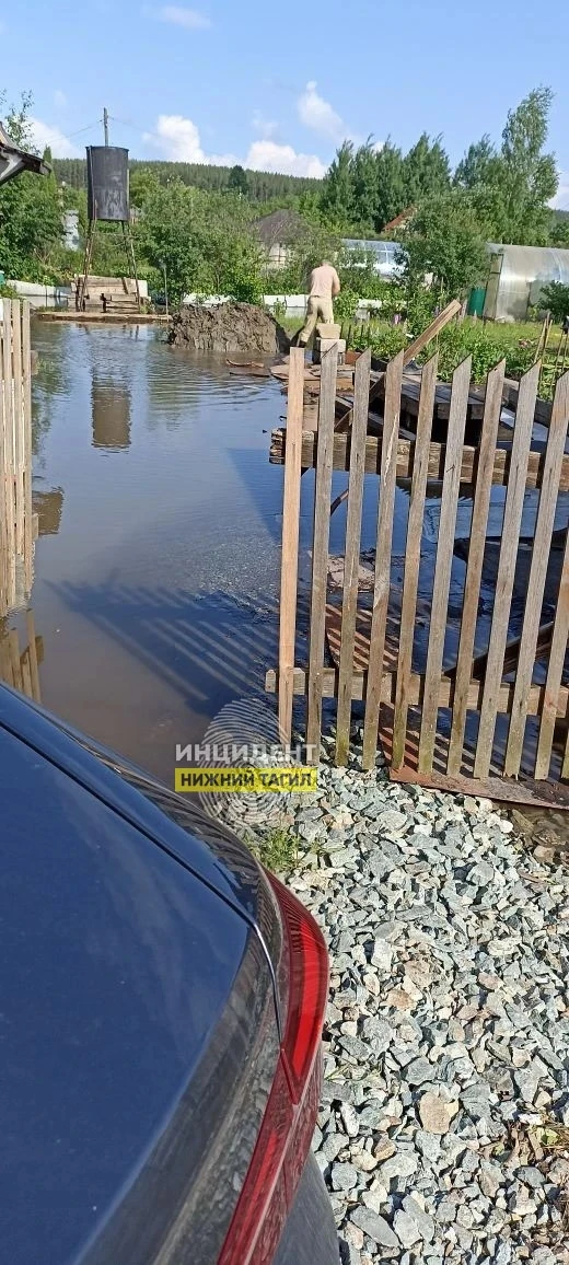 ⭕ «Аварийная бригада приезжала, постояли, покурили, развернулись, уехали»: жители Дзерж...