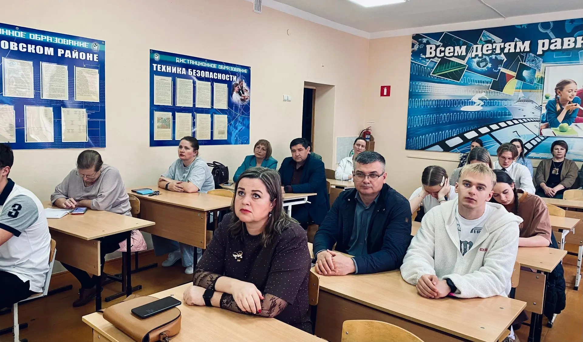 ⚡ «Перед стартом: о готовности к ГИА-11 в 2026 году» ‒ тема краевого родительского собрания.   📌19 м