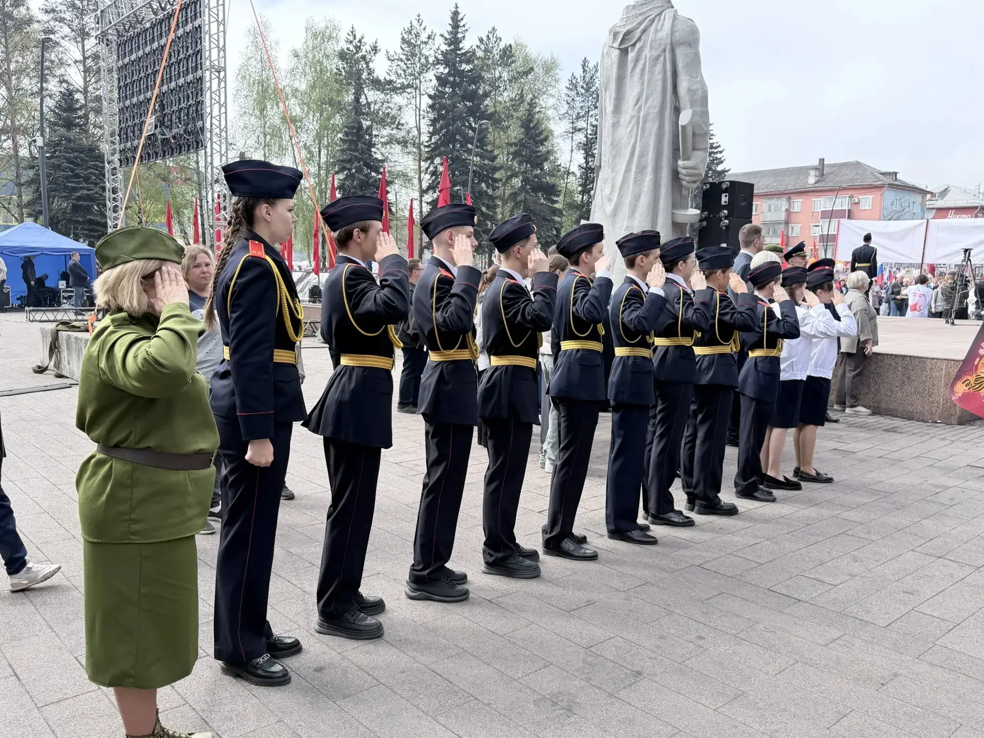 С портретом моего дедушки Василия Сергеевича Колбинëва прошла в торжественном шествии по улицам Кисе