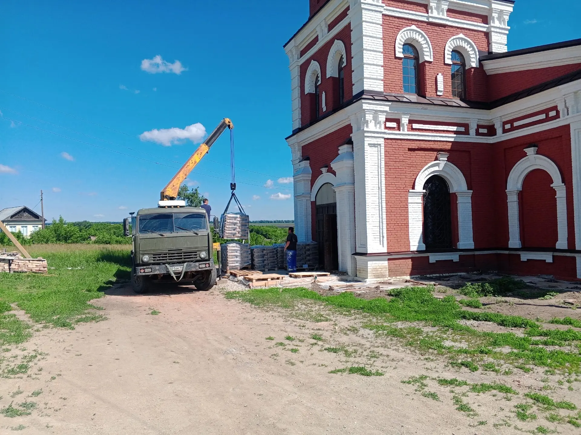 Привезли очередную партию штукатурной смеси, приобретенную на ваши пожертвования 🙏
#Стригай