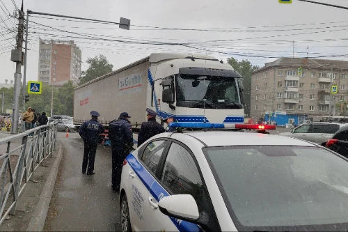 За взятки в Новосибирске арестовали двух инспекторов ГАИ и директора автошколы