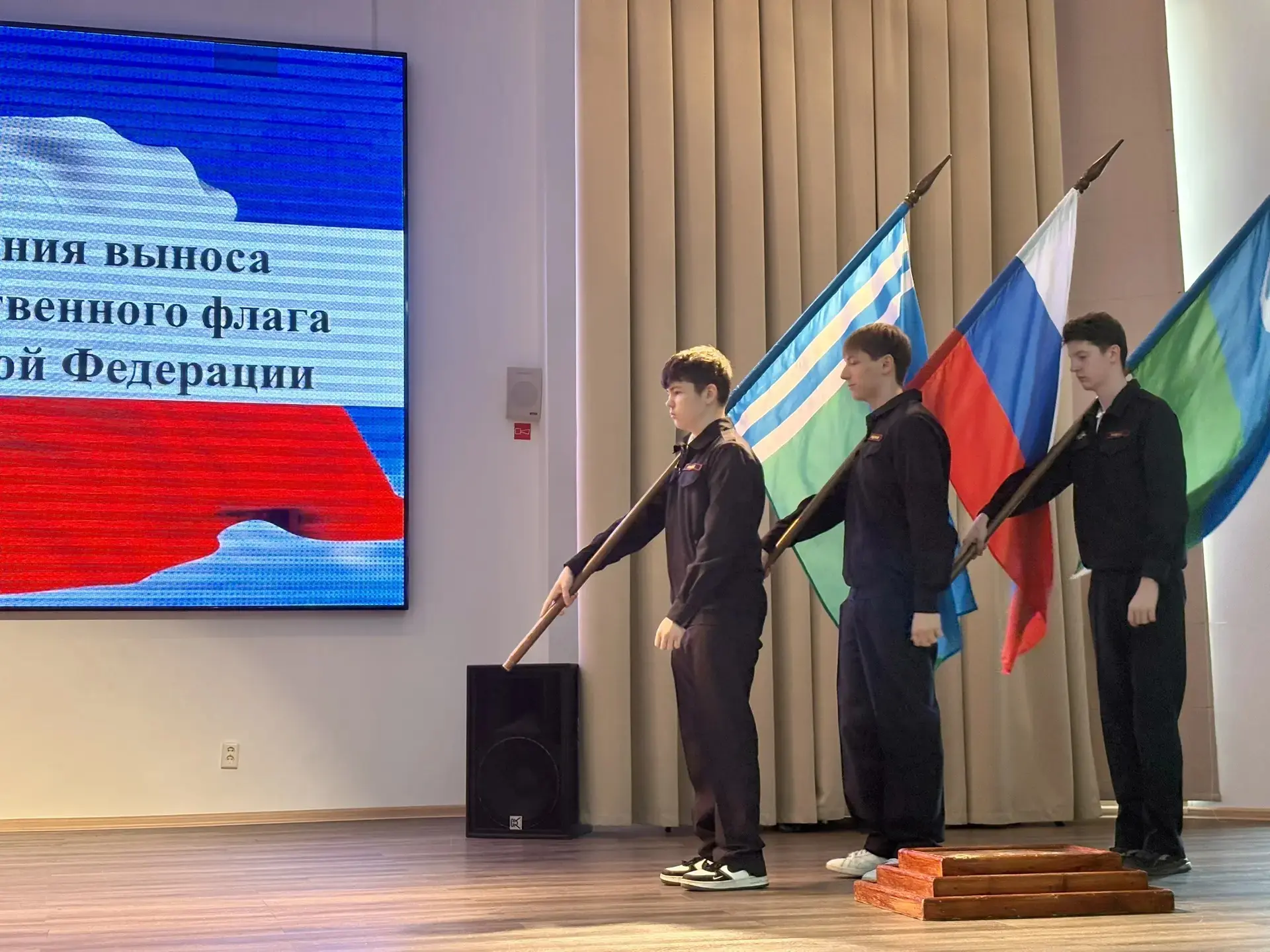 🇷🇺🎉 Учебная неделя в Когалымском политехническом колледже завершилась торжественной церемонией вы