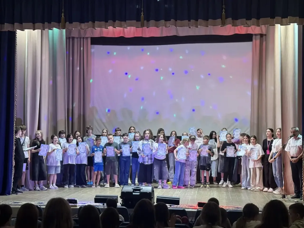🏆 Торжественное награждение🏆 

Звезды «Надежды» сияют ярче всех!

Смена в «Надежде» подошла к конц