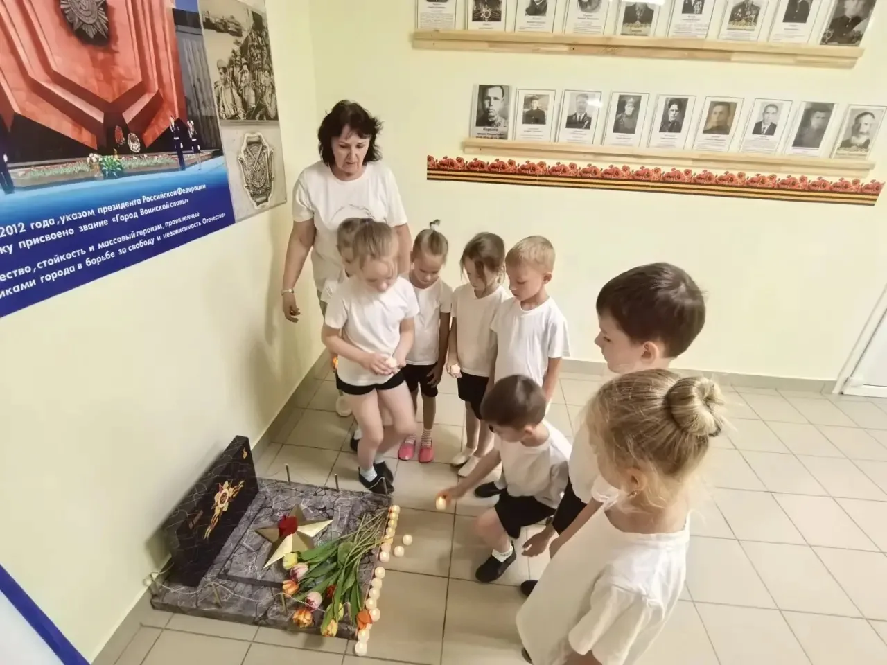 Сегодня 22 июня в нашем детском саду прошла торжественная линейка, посвящённая Дню памяти и скорби.
