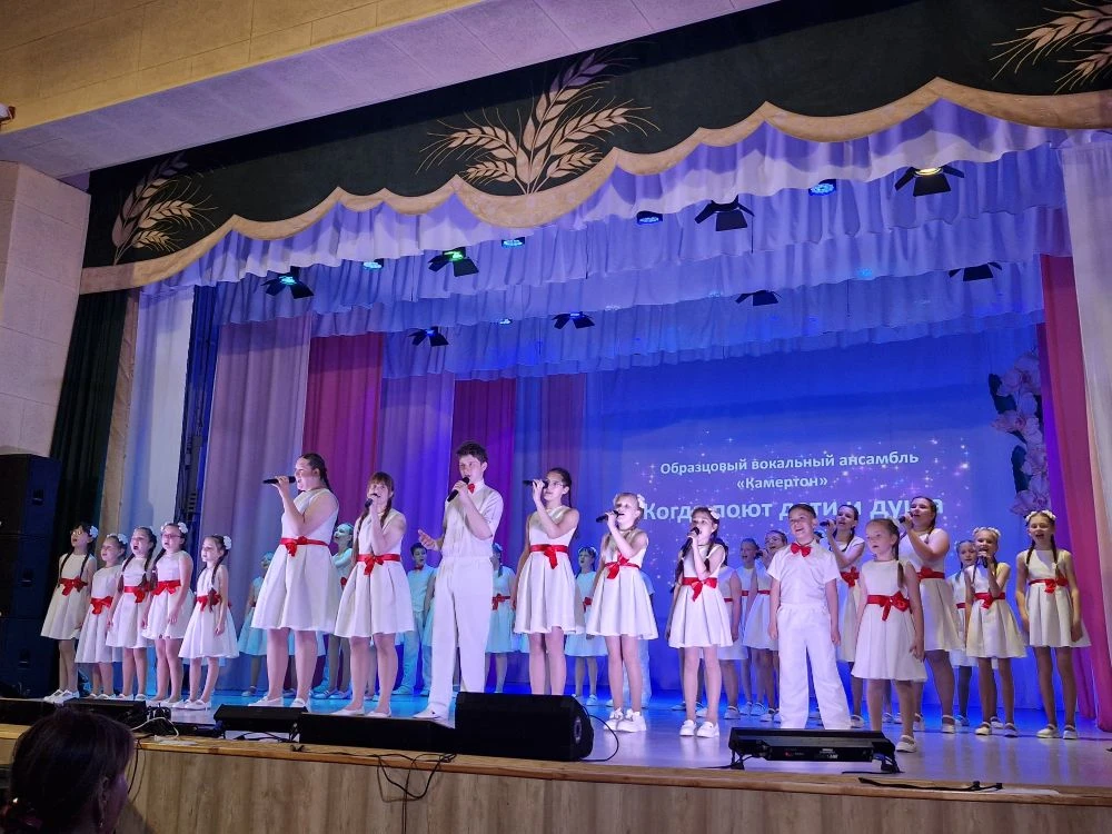 ✨✨✨Десятки голосов слились в унисон✨✨✨