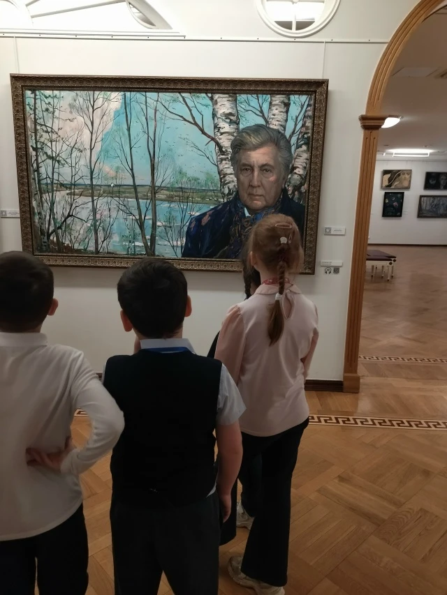 НАШИ ЭКСКУРСИИ: ГАЛЕРЕЯ И. ГЛАЗУНОВА  🎨 Ребята 1 «Б» посетили художественную галерею Ильи Глазунова.