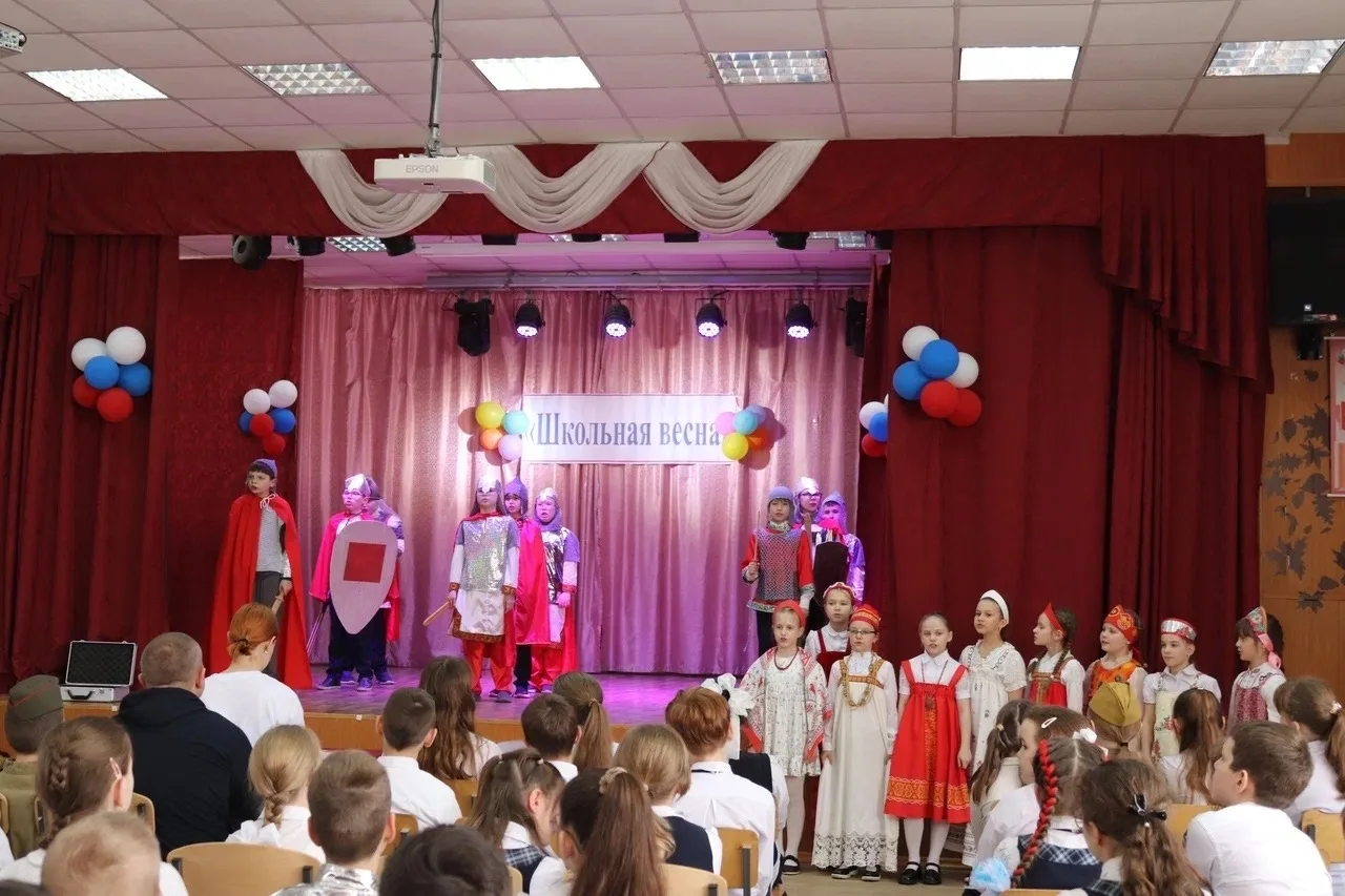 🌸В нашем лицее в рамках фестиваля «Школьная весна: У нас единая страна, у нас единая семья» ребята 