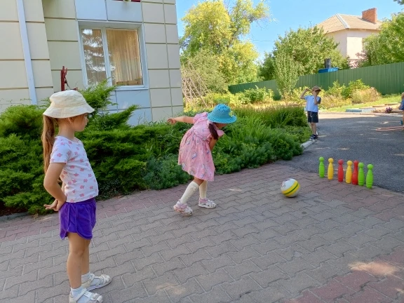 Лето — это благоприятное время для укрепления здоровья детей. В это время дети в детско...