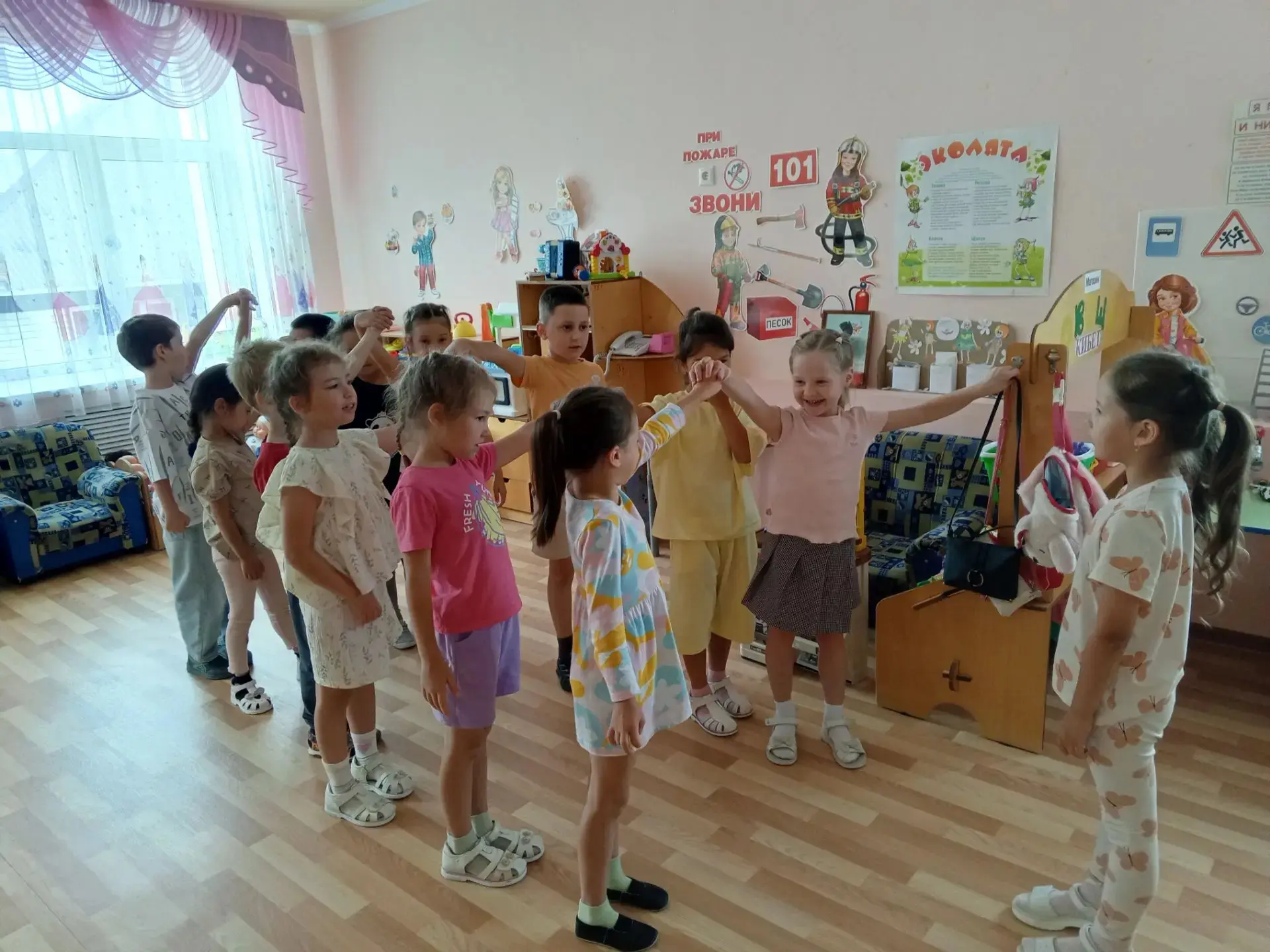 Закончилась неделя фольклора. Дети подготовительных групп вспоминали потешки , прибаутки, колыбельны