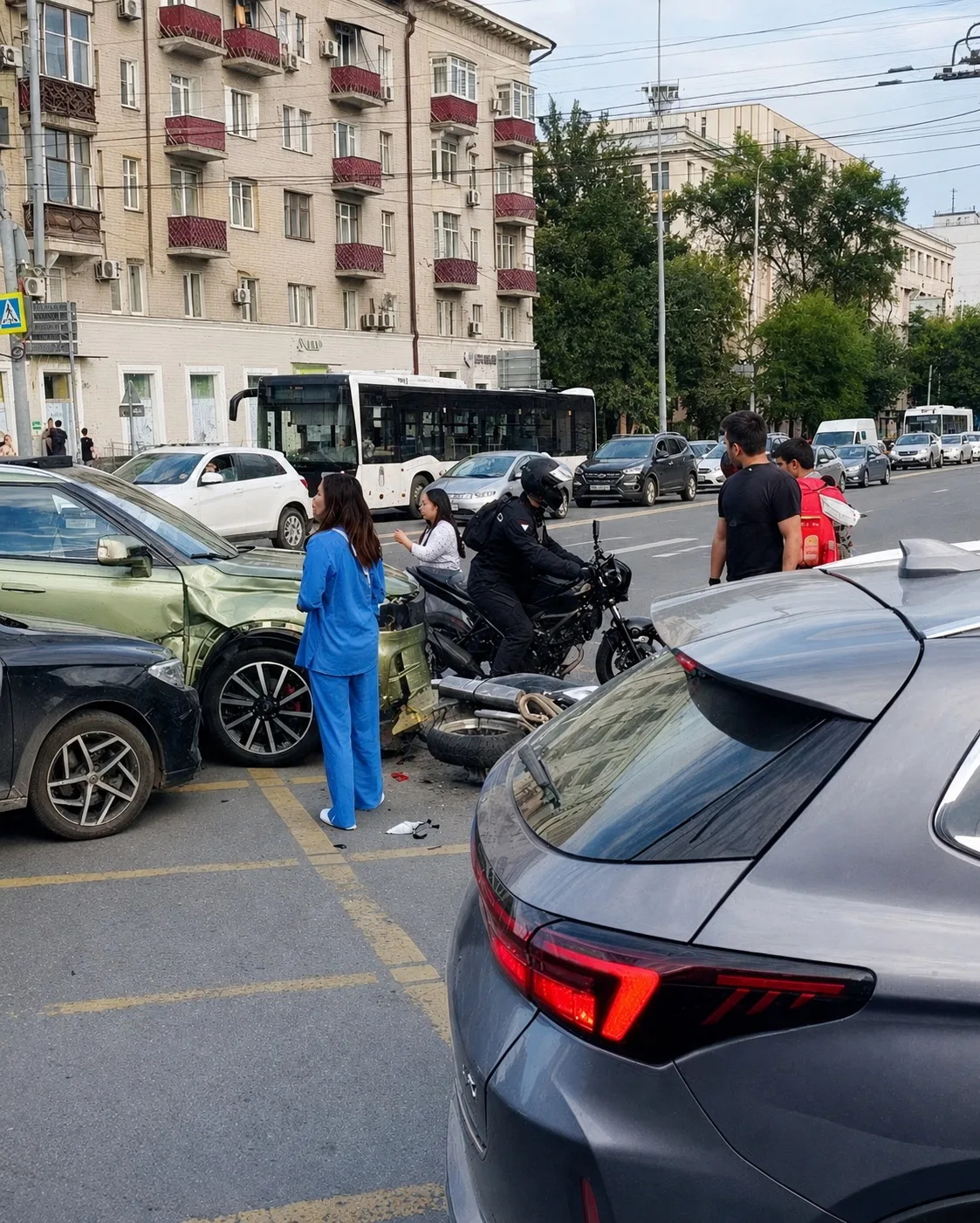 🏍 Сбили мотоциклиста на Будённовском/Красноармейской.

👉 Ростов главный, подпишись!