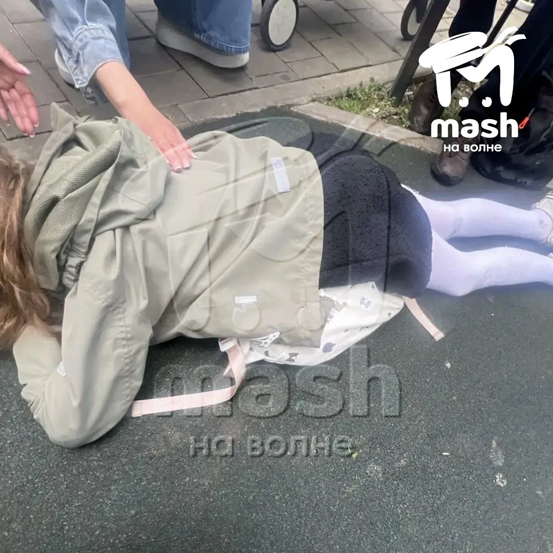 Неизвестная женщина ударила восьмилетнюю девочку каблуком по голове в Ялте и ушла. Ребёнок потерял с