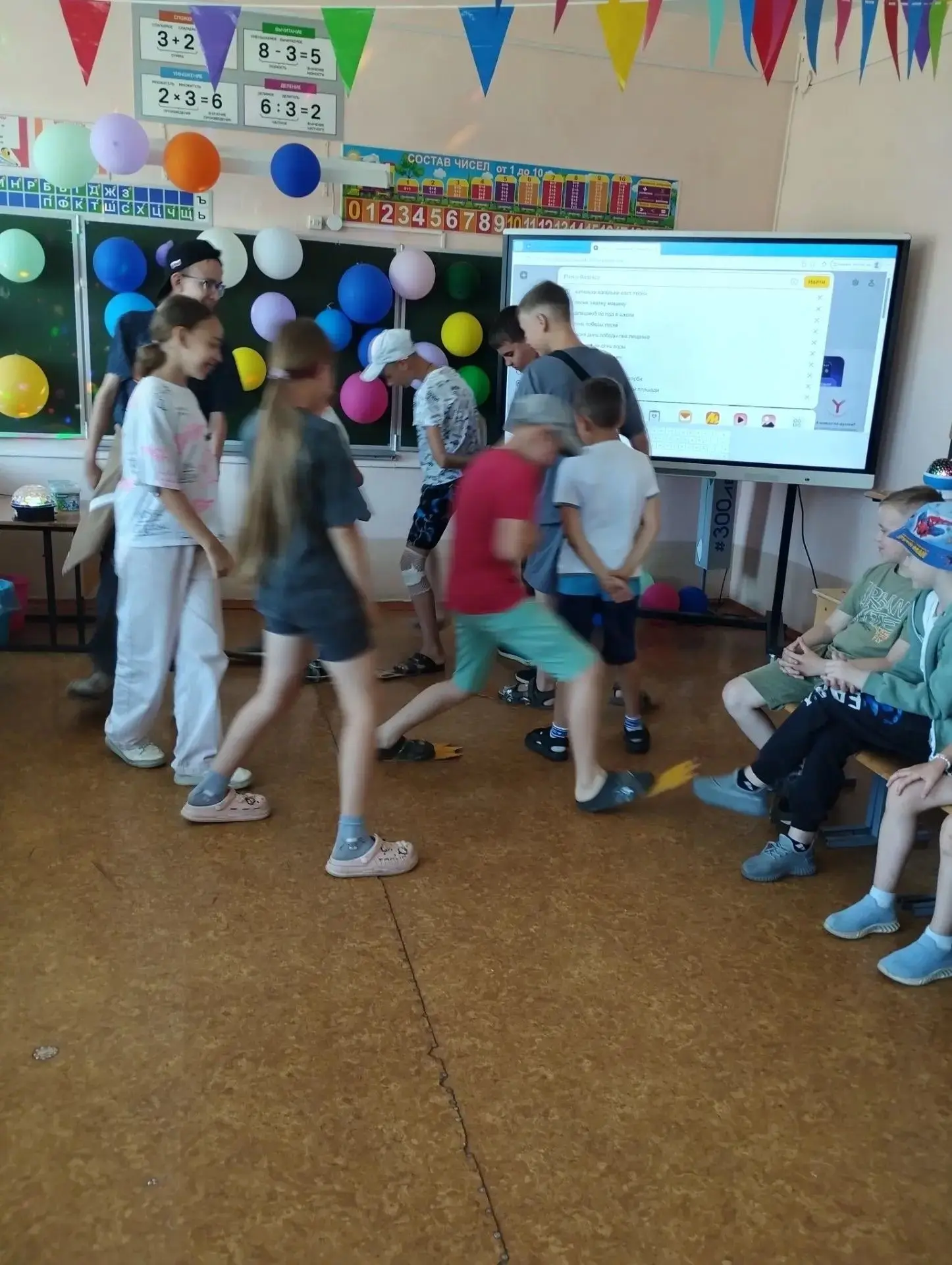 24 июня - закрытие лагеря " Планета детства".
Это праздник веселый, но и грустный. Все мы жили как о