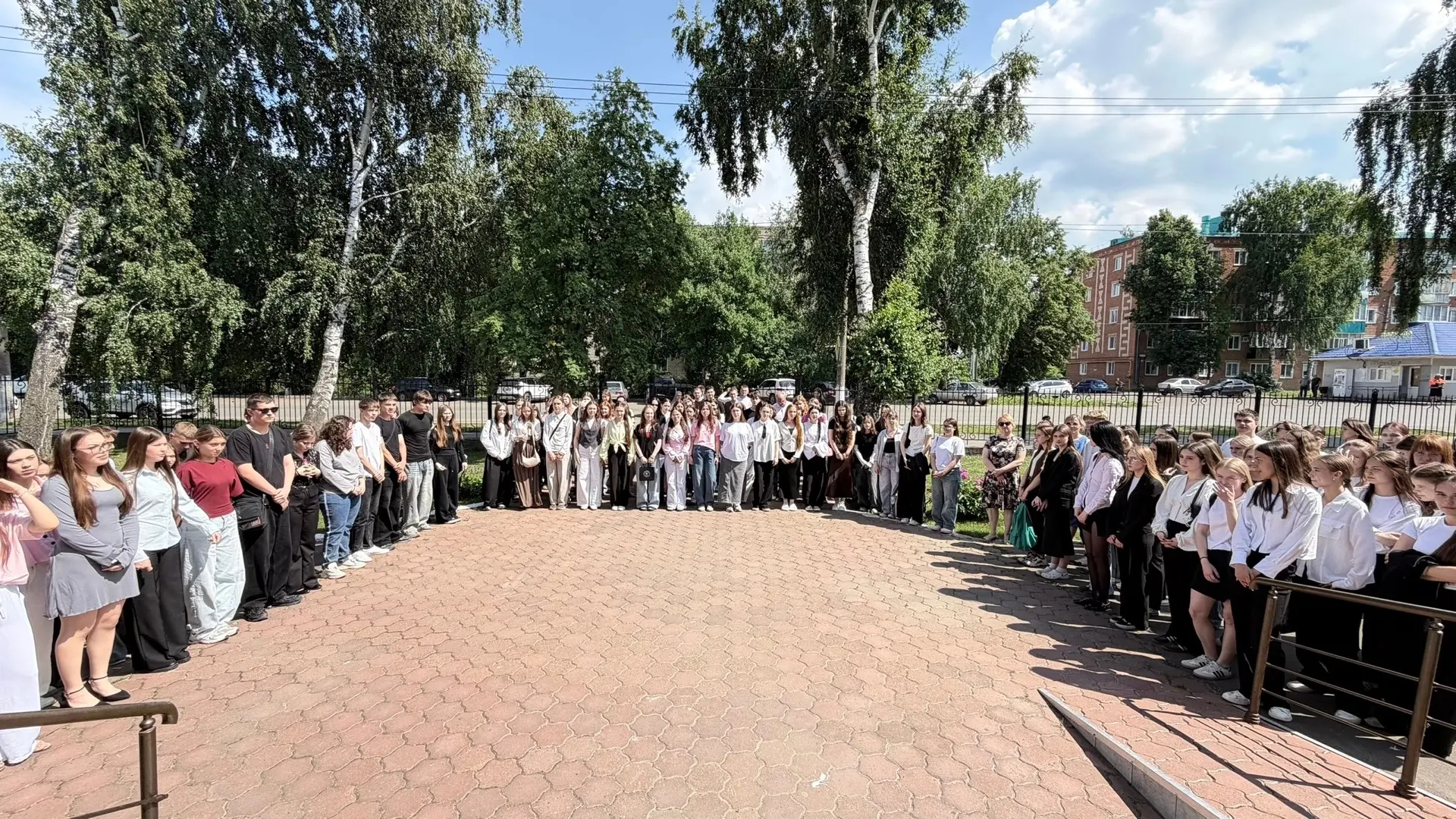 Торжественная линейка, посвящённая завершению учебного года 🎓 

Сегодня в Чистопольском филиале Каз