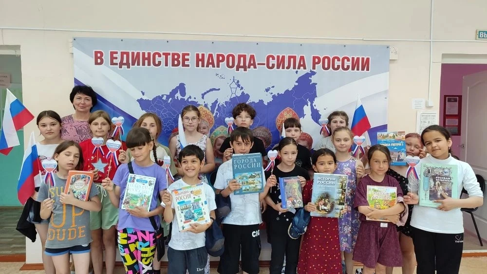 🇷🇺 9-й день в пришкольном лагере «Солнышко»: Заряжаемся патриотизмом и творчеством!

☀️Девятый ден
