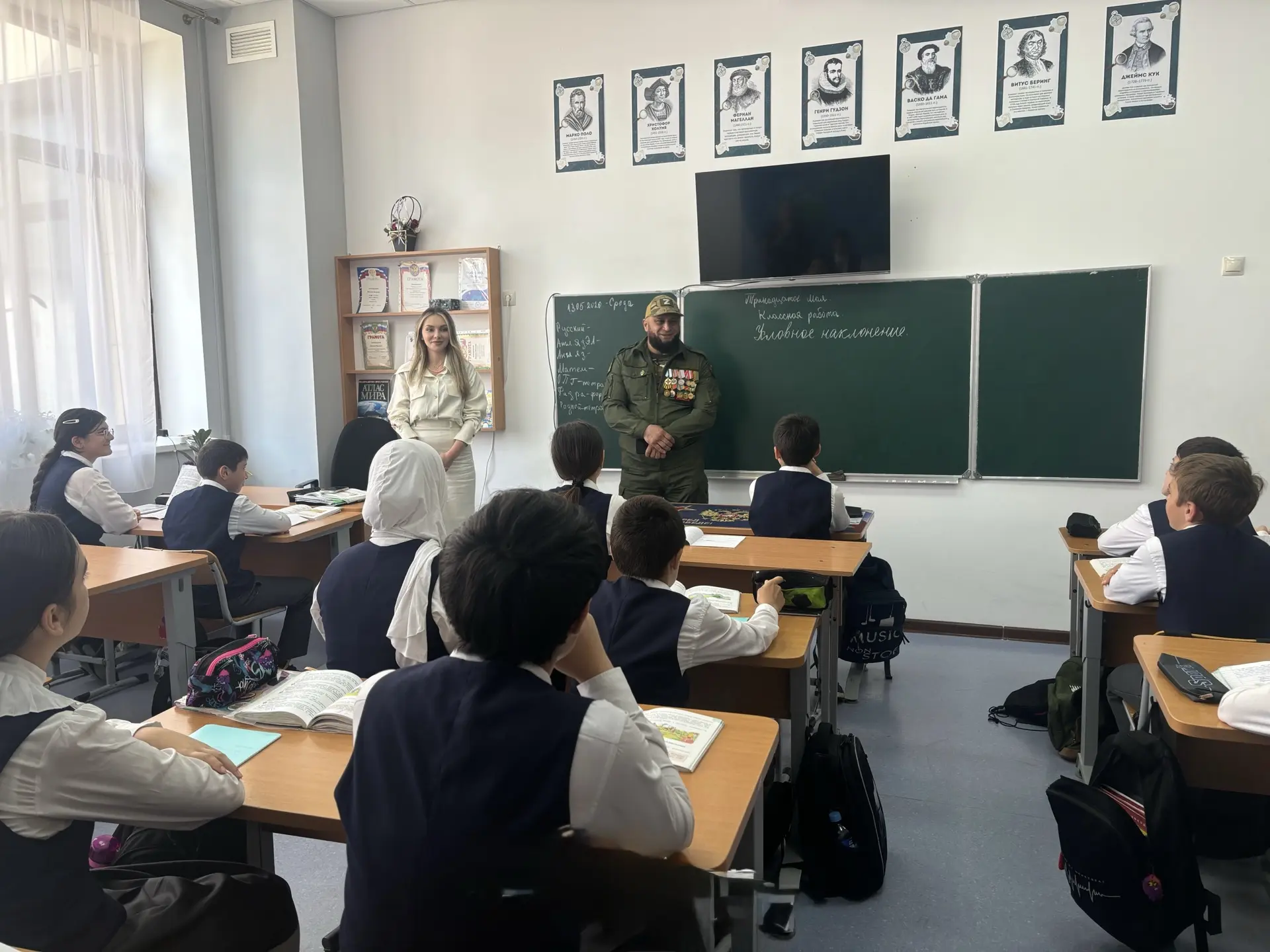 🇷🇺 «ЖИВОЙ ДИАЛОГ С ГЕРОЕМ» — В ЛИЦЕЕ №13 ПРОШЛА ВСТРЕЧА С УЧАСТНИКОМ СВО  Сегодня в стенах МБОУ «Лиц