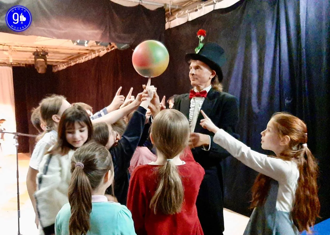 🎪 ВЫСТУПЛЕНИЕ ДЕНИСА КЛОПОВА  В корпусе «Театральная школа» состоялся потрясающий вечер с участием в